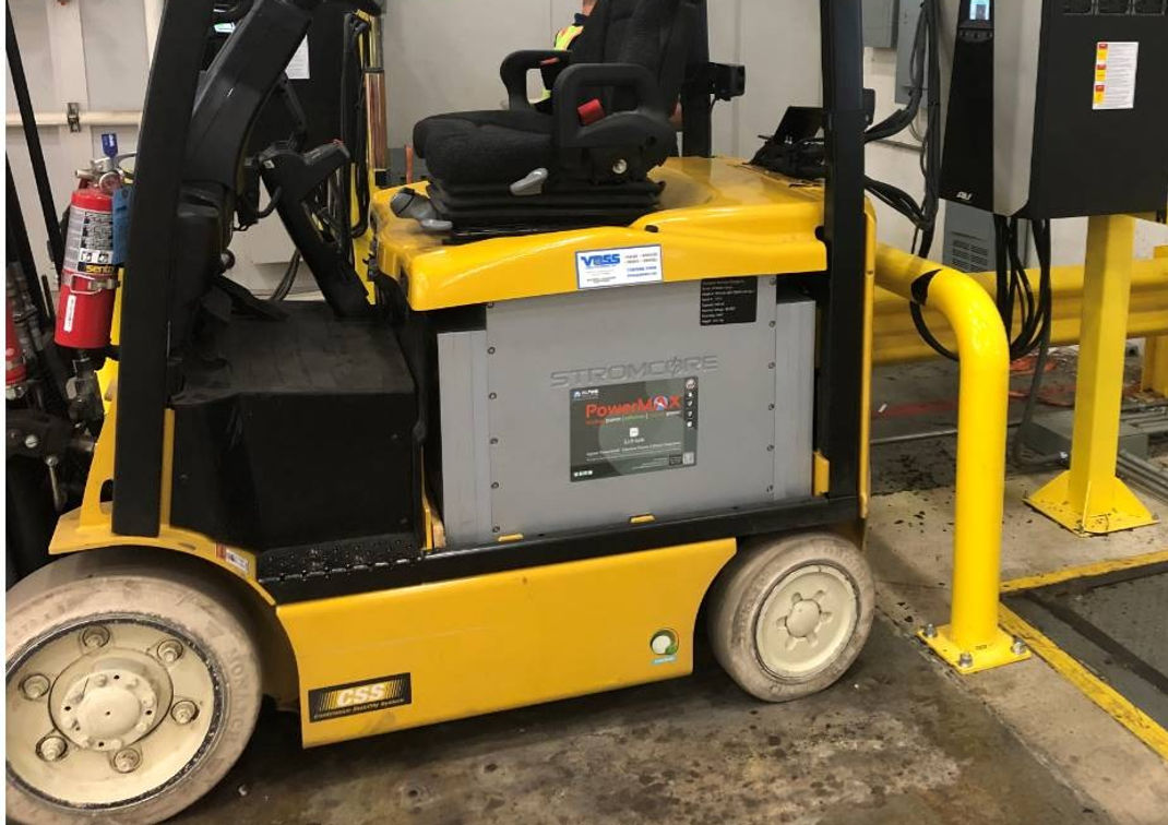 Stromcore battery handling with crane
